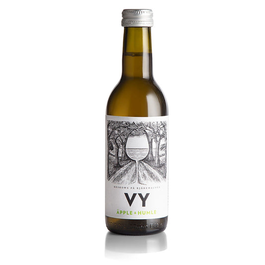 A Delmosa non-alcoholic beverage bottle produced by Beskows of Sweden. A bottle of VY Apple & Hops with a label depicting an illustration of a glass and an orchard, set against a white background and a screw on cap.